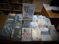 Wystawa książek z okazji Dnia Pamięci o Ofiarach Holokaustu